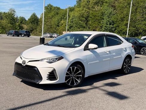 Used 2018 Toyota Corolla SE w/ Carpet Mat Package (TMS) FWD image 2