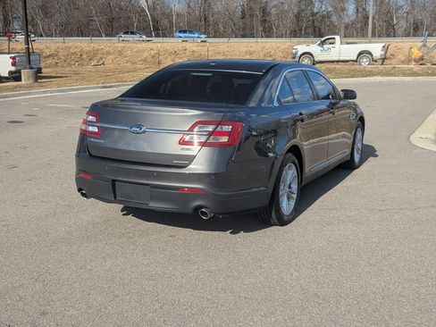 Used 2018 Ford Taurus SEL image 5