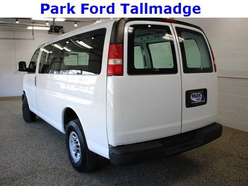 Used 2016 Chevrolet Express 2500 image 3