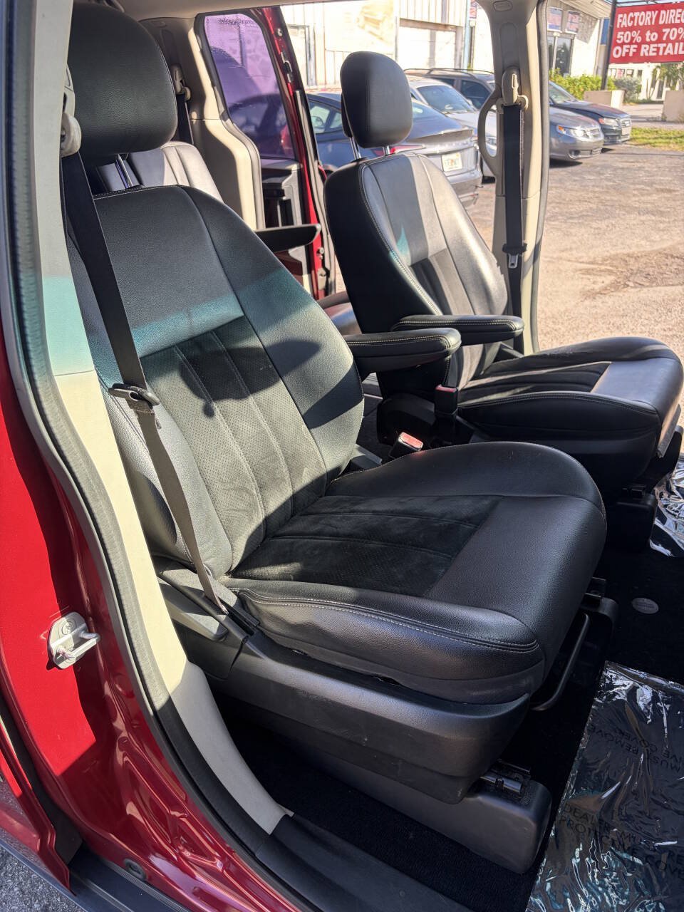 Used 2016 Dodge Grand Caravan American Value Package w/ UConnect Hands-Free Group FWD image 16