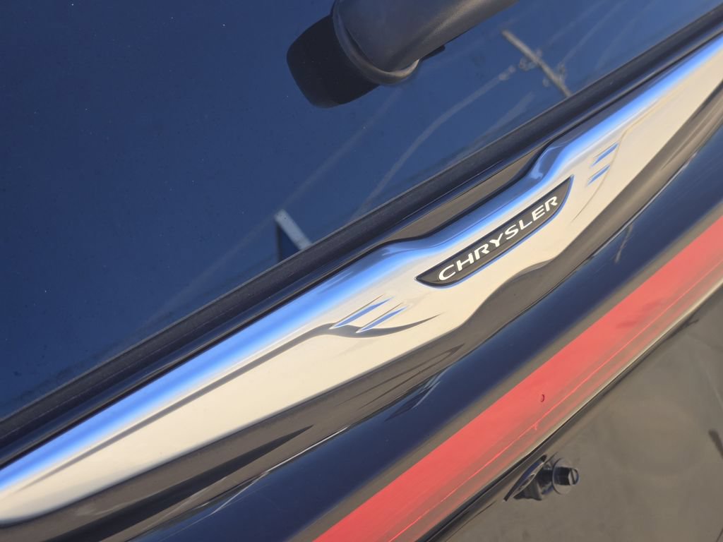 Used 2024 Chrysler Pacifica Touring-L FWD image 11