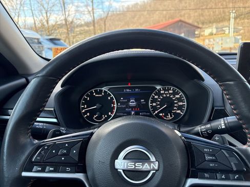 Used 2023 Nissan Altima 2.5 SR w/ SR Premium Package image 14