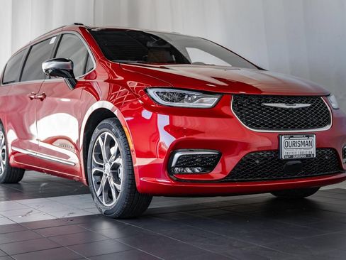New 2026 Chrysler Pacifica Pinnacle FWD image 1