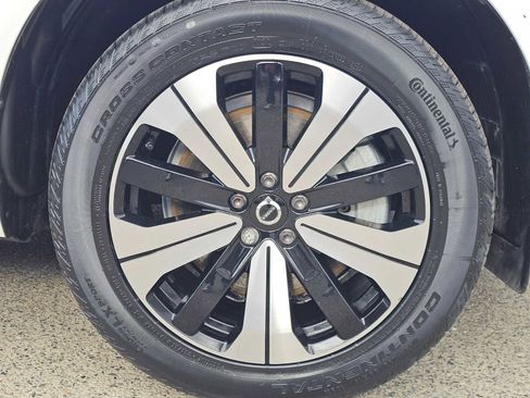 Certified 2023 Volvo XC60 T8 Core image 9