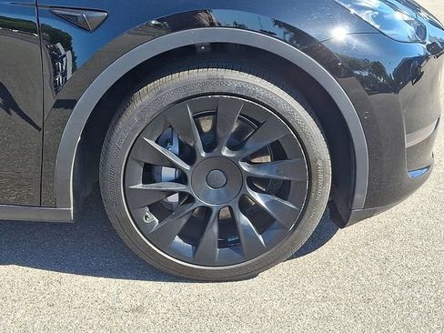 Used 2022 Tesla Model Y Long Range AWD/4WD image 10