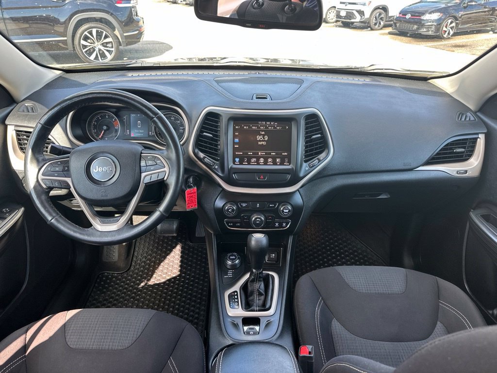 Used 2016 Jeep Cherokee Latitude w/ Cold Weather Group AWD/4WD image 16