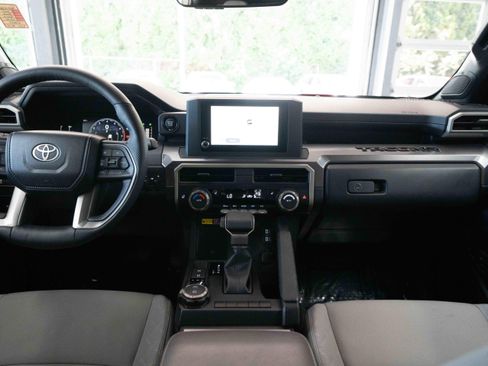 Certified 2025 Toyota Tacoma SR5 AWD/4WD image 21