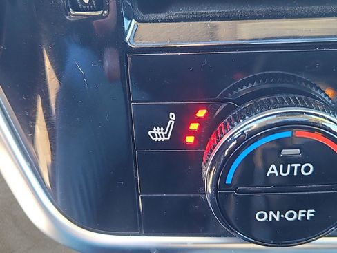 Used 2023 Nissan Rogue SL w/ SL Premium Package image 13