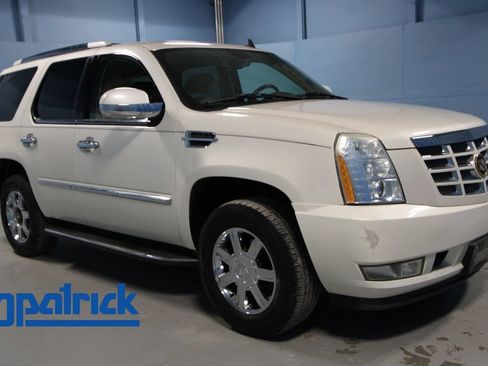 Used 2007 Cadillac Escalade AWD w/ Climate Package image 1