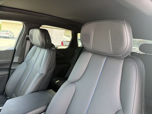 Used 2024 Cadillac Lyriq Luxury image 12