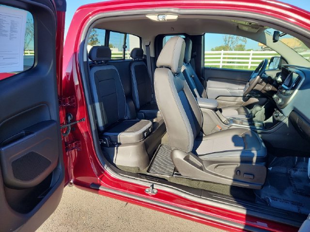 Used 2017 Chevrolet Colorado Z71 AWD/4WD image 30