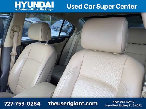 Used 2009 Hyundai Genesis 3.8 w/ Premium Plus Pkg 3 RWD image 3