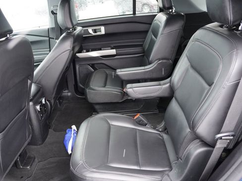 Certified 2022 Ford Explorer XLT w/ Equipment Group 202A image 18