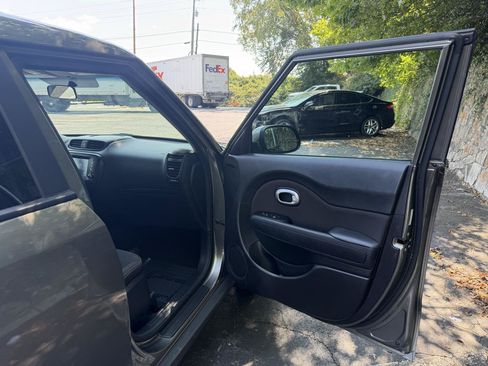 Used 2018 Kia Soul w/ Convenience Package FWD image 16