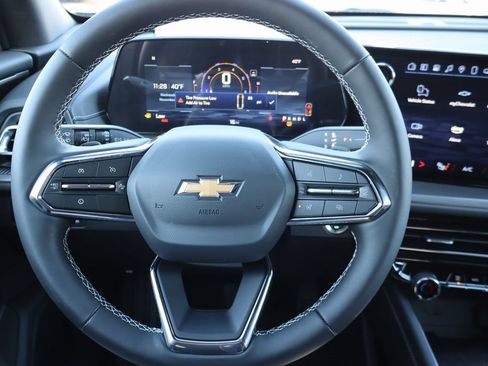 Used 2025 Chevrolet Traverse LT w/ Driver Confidence Package image 5