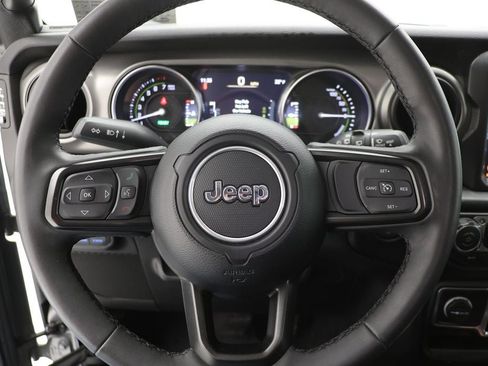 Used 2023 Jeep Wrangler Unlimited w/ Cold Weather Group image 19