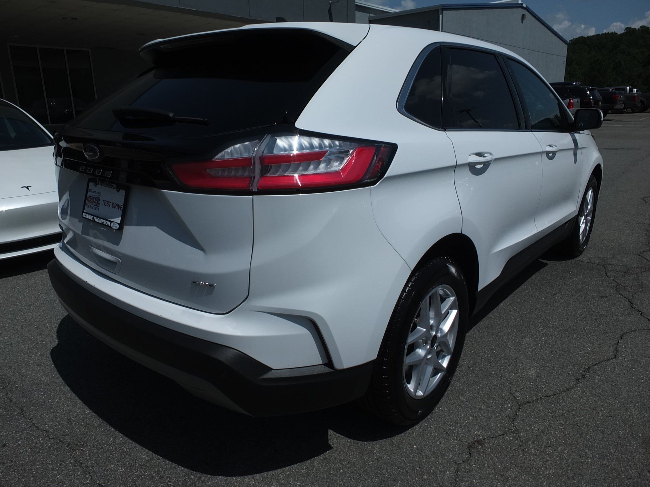 Used 2024 Ford Edge SEL AWD/4WD image 3