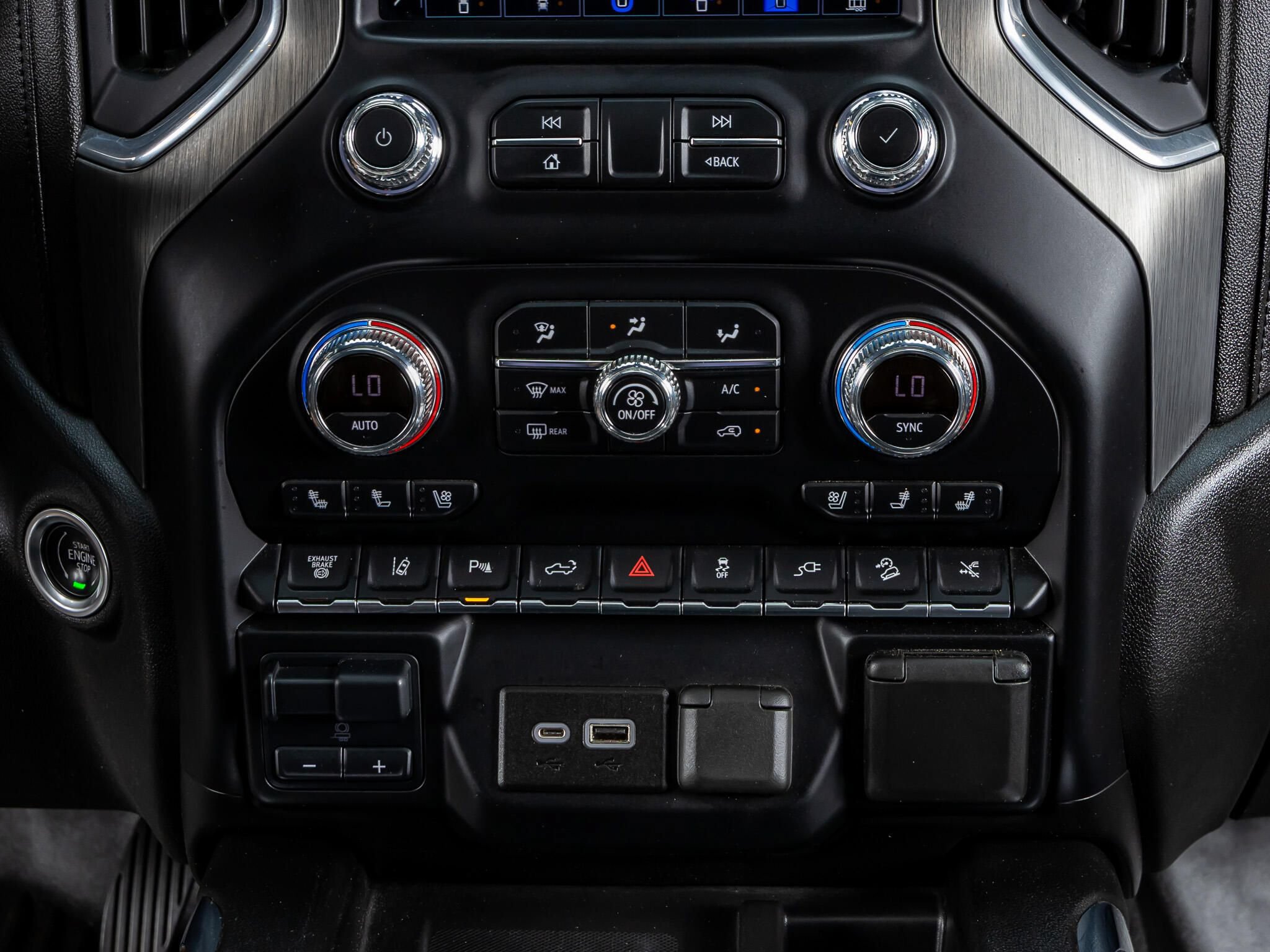Used 2022 GMC Sierra 2500 Denali w/ Denali Black Diamond Edition AWD/4WD image 26