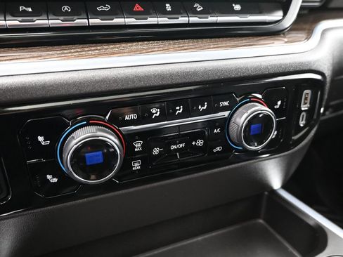 Used 2024 Chevrolet Silverado 1500 LT Trail Boss w/ LT Trail Boss Premium Package image 17