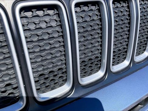 Certified 2022 Jeep Renegade Latitude w/ Convenience Group image 24