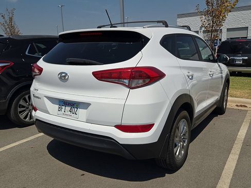Used 2016 Hyundai Tucson SE w/ Option Group 02 FWD image 3