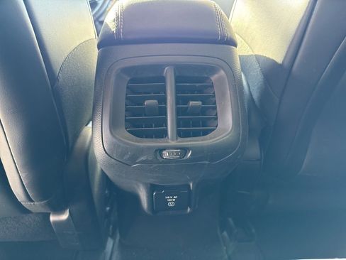 Used 2015 Jeep Cherokee Limited image 24