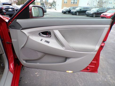 Used 2011 Toyota Camry LE image 18