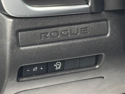 Used 2024 Nissan Rogue S FWD image 18