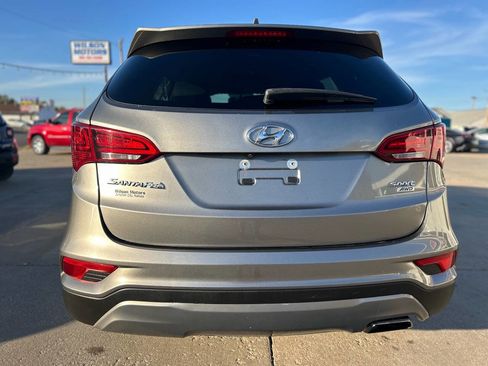 Used 2017 Hyundai Santa Fe Sport image 8