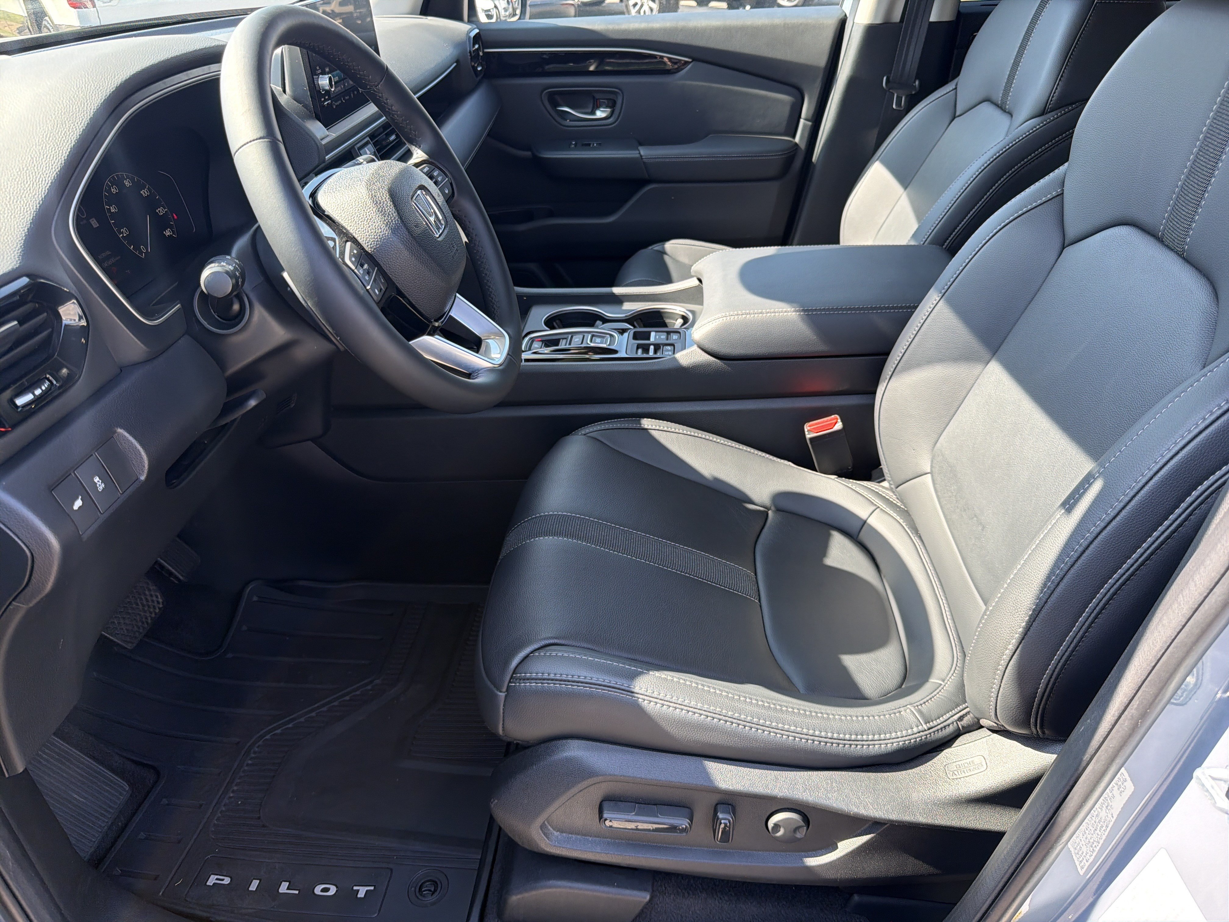 Used 2023 Honda Pilot Touring image 10