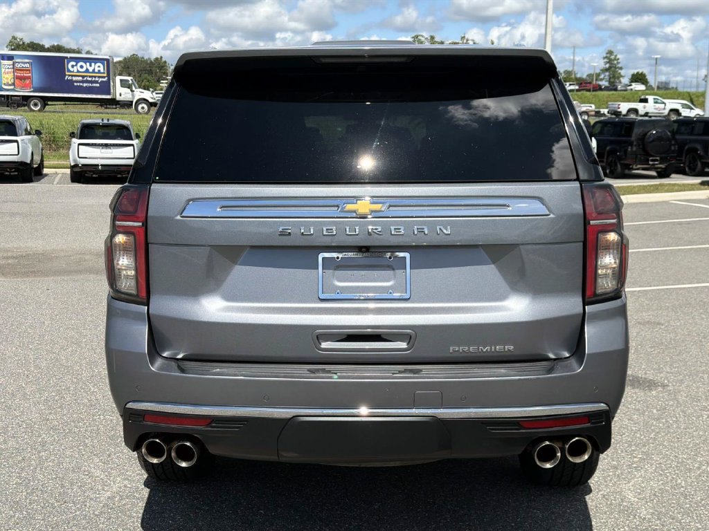 Used 2022 Chevrolet Suburban Premier AWD/4WD image 4