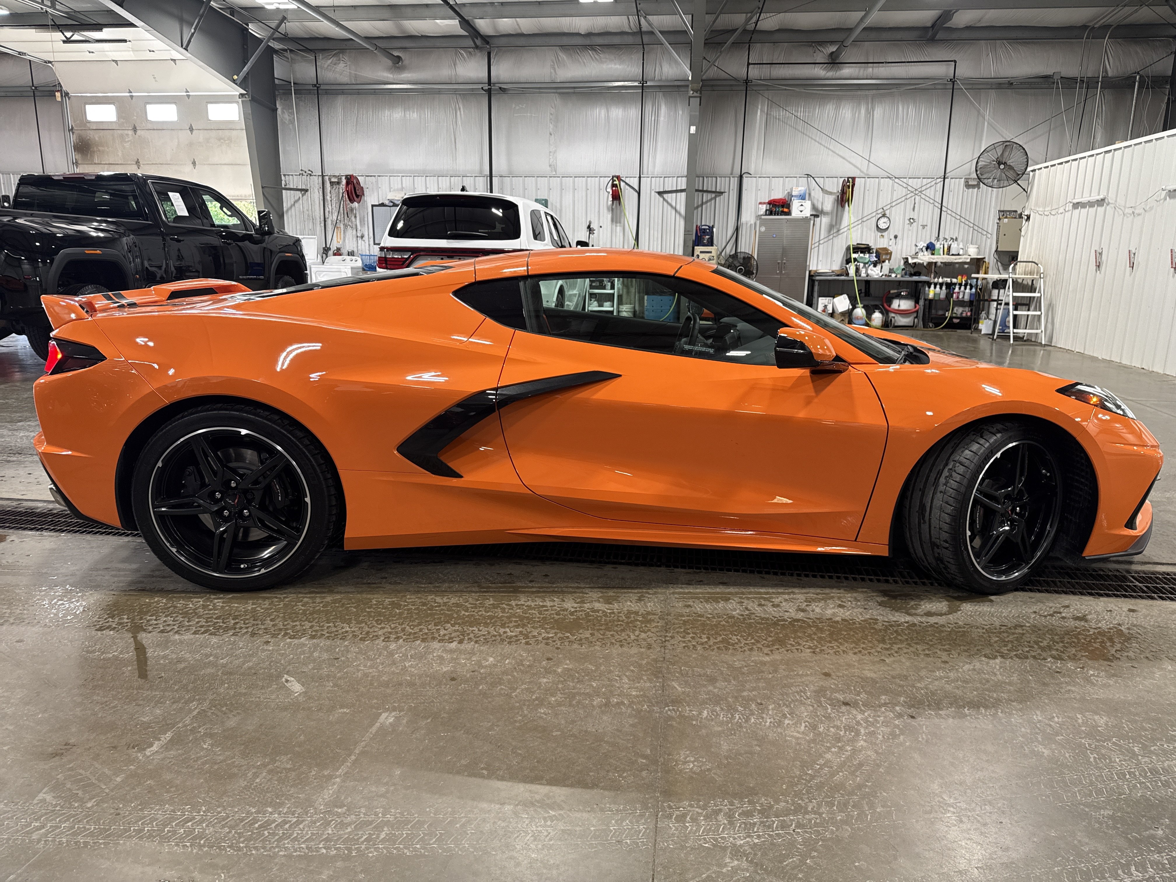 Used 2023 Chevrolet Corvette Stingray Preferred Cpe w/ Z51 Performance Package RWD image 2