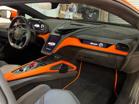 Used 2024 Lamborghini Revuelto image 16