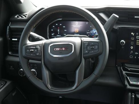 Used 2025 GMC Sierra 2500 AT4 w/ AT4 Premium Plus Package AWD/4WD image 18
