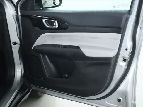 Used 2025 Jeep Compass Limited AWD/4WD image 33