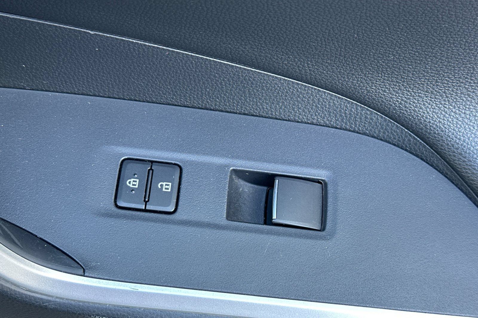 Used 2019 Toyota RAV4 XSE w/ Carpet Mat Package AWD/4WD image 22