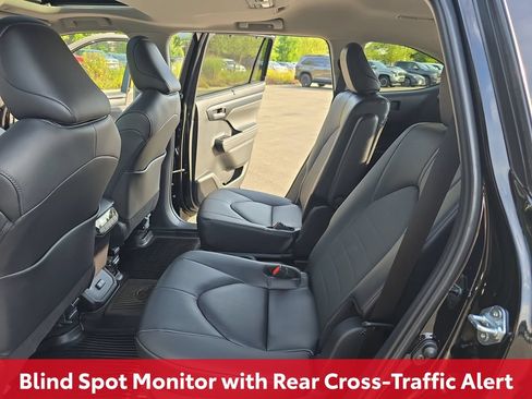 Certified 2025 Toyota Highlander XLE AWD/4WD image 18