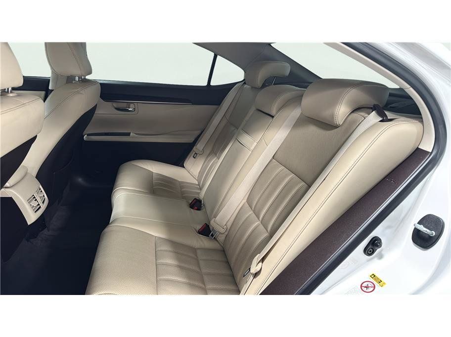 Used 2016 Lexus ES 350 w/ Luxury Package w/Wood Trim FWD image 18