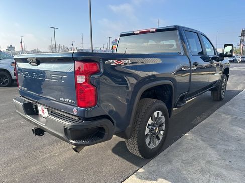 Used 2022 Chevrolet Silverado 2500 Custom w/ Custom Convenience Package image 7