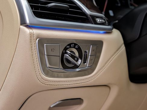 Used 2016 BMW 740i w/ Executive Package image 34