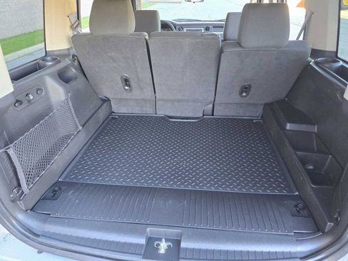 Used 2008 Jeep Commander Sport image 9