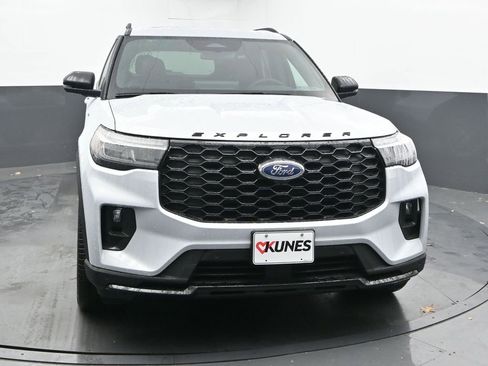 New 2026 Ford Explorer ST-Line w/ ST-Line Street Pack image 3