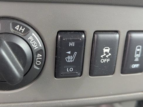 Used 2015 Nissan Frontier SV w/ SV Value Truck Package AWD/4WD image 18