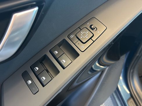 New 2025 Kia Niro Wind w/ Wind Preserve Package image 13