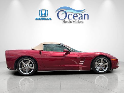 Used 2007 Chevrolet Corvette Convertible w/ Preferred Equipment Group RWD image 2
