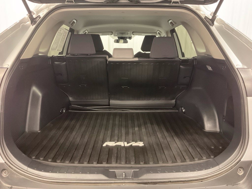Used 2021 Toyota RAV4 XLE w/ XLE Grade Weather Package AWD/4WD image 37