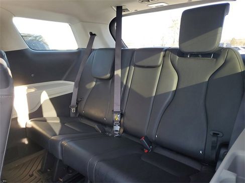 Used 2024 Kia Carnival LX image 8