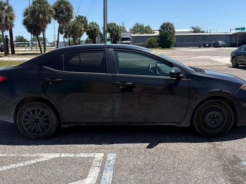 Used 2018 Toyota Corolla LE image 2