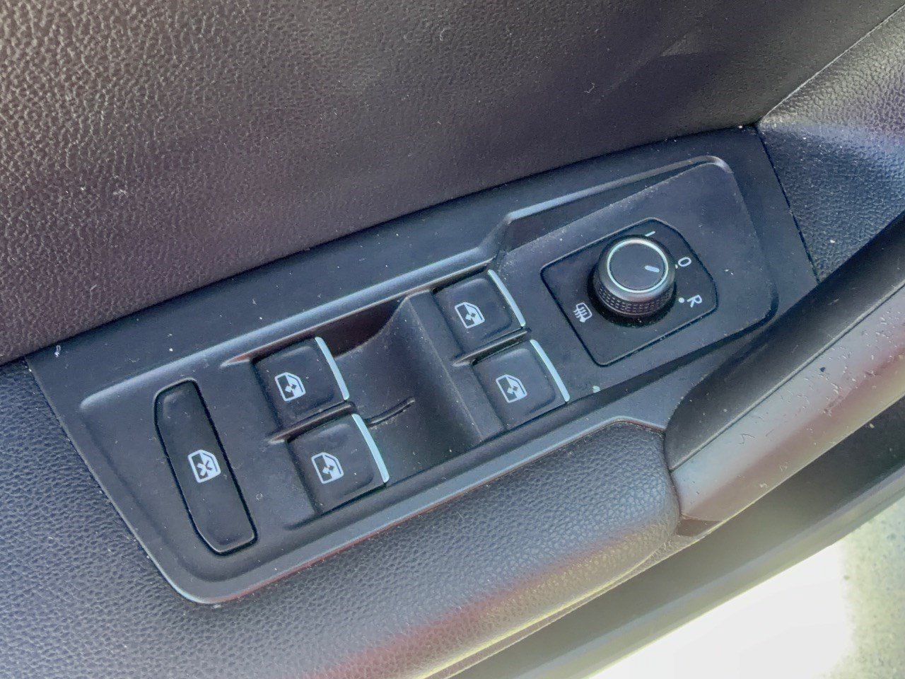 Used 2019 Volkswagen Tiguan S FWD image 15
