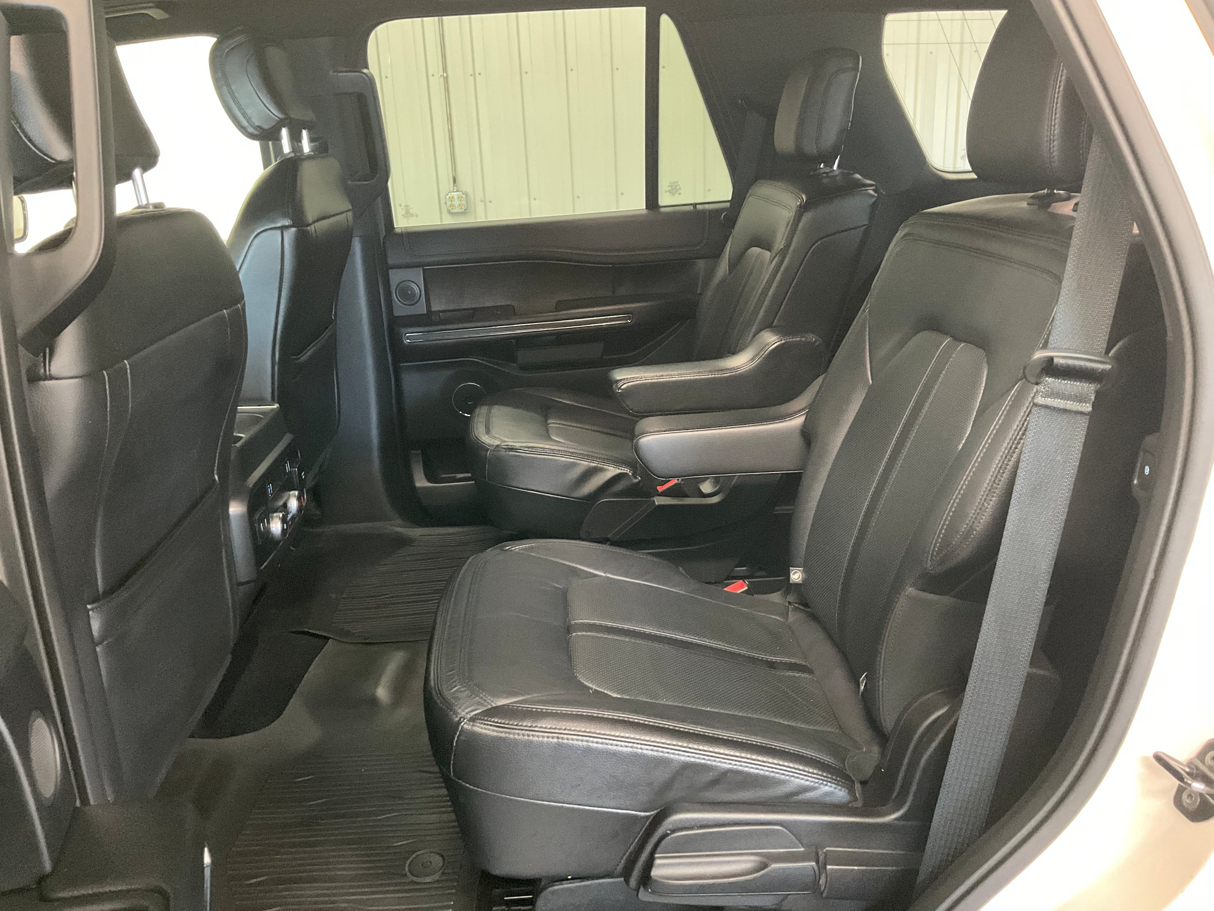 Used 2019 Ford Expedition Limited w/ Special Edition Package AWD/4WD image 19